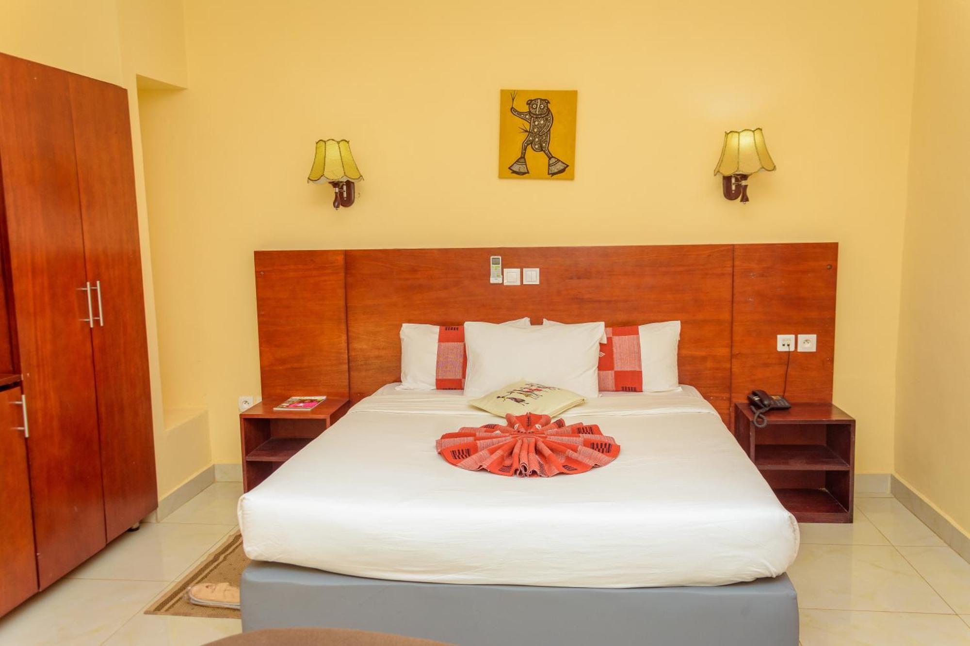 Hôtel La Rose Blanche Korhogo Exterior foto
